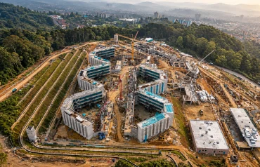 Avance de la construcción de la Megacárcel Metropolitana para Sindicados en la vereda Pedregal Alto, corregimiento de San Cristóbal, Medellín.