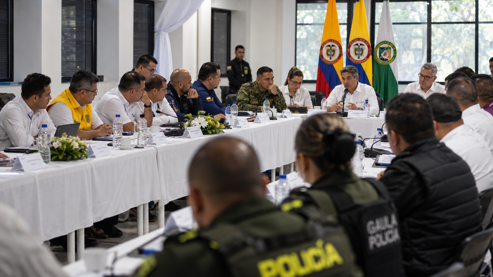 Consejo de seguridad en Segovia encabezado por el gobernador de Antioquia para coordinar acciones frente a la violencia en el Nordeste antioqueño.